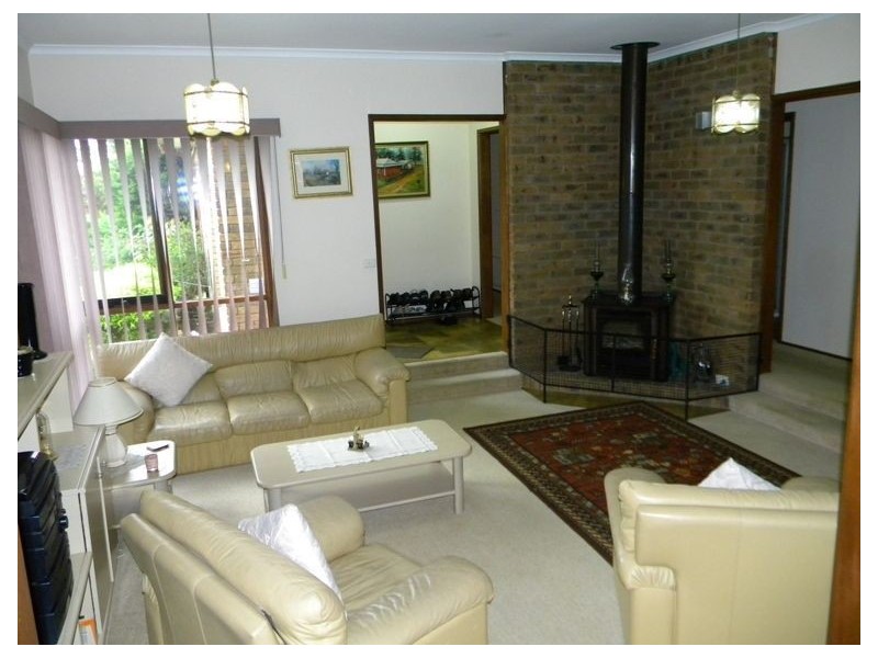 16 Elizabeth Street, Cranbourne North VIC 3977