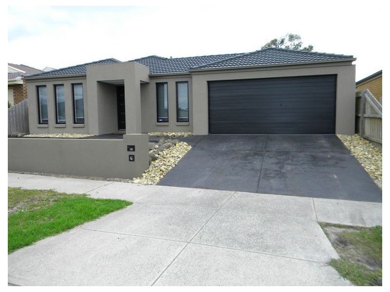 28 Dunferline Crescent, Cranbourne VIC 3977