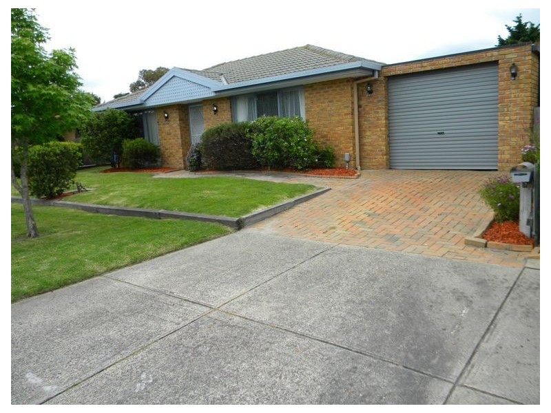12 Rowen Court, Cranbourne North VIC 3977