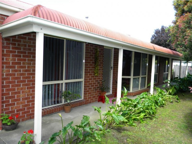 58 Navarre Drive, Cranbourne VIC 3977