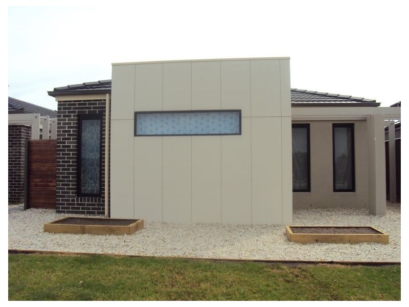16 Frogmore Lane, Cranbourne North VIC 3977