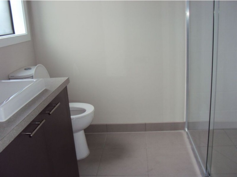 16 Frogmore Lane, Cranbourne North VIC 3977