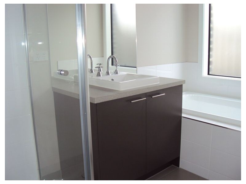 16 Frogmore Lane, Cranbourne North VIC 3977