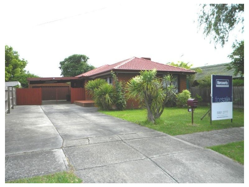 33 Circle Drive, Cranbourne VIC 3977