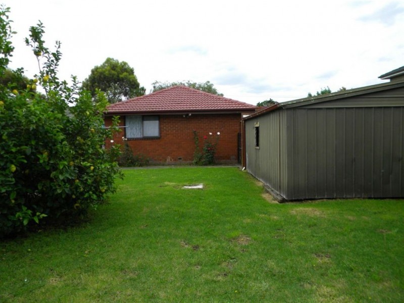 33 Circle Drive, Cranbourne VIC 3977