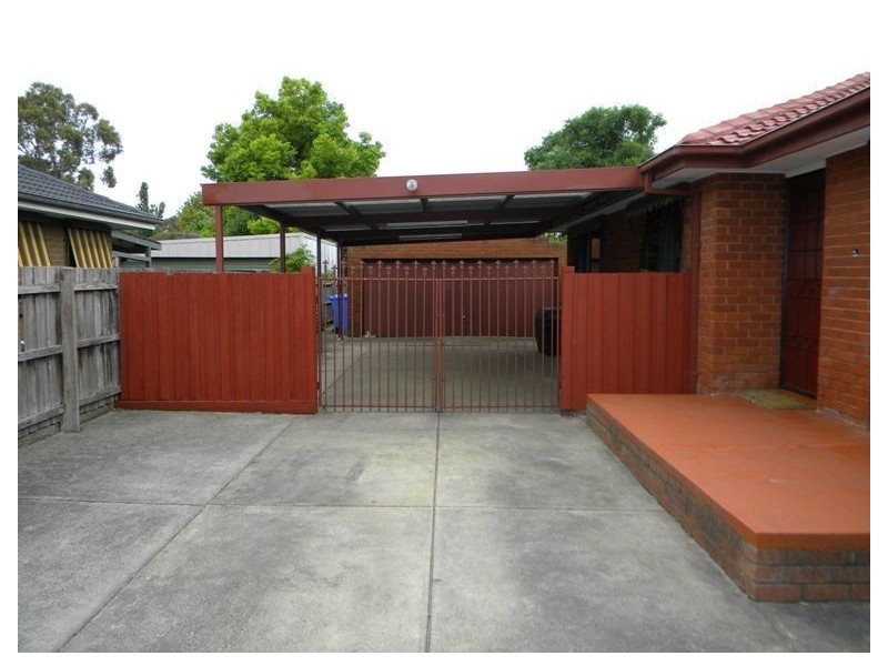 33 Circle Drive, Cranbourne VIC 3977