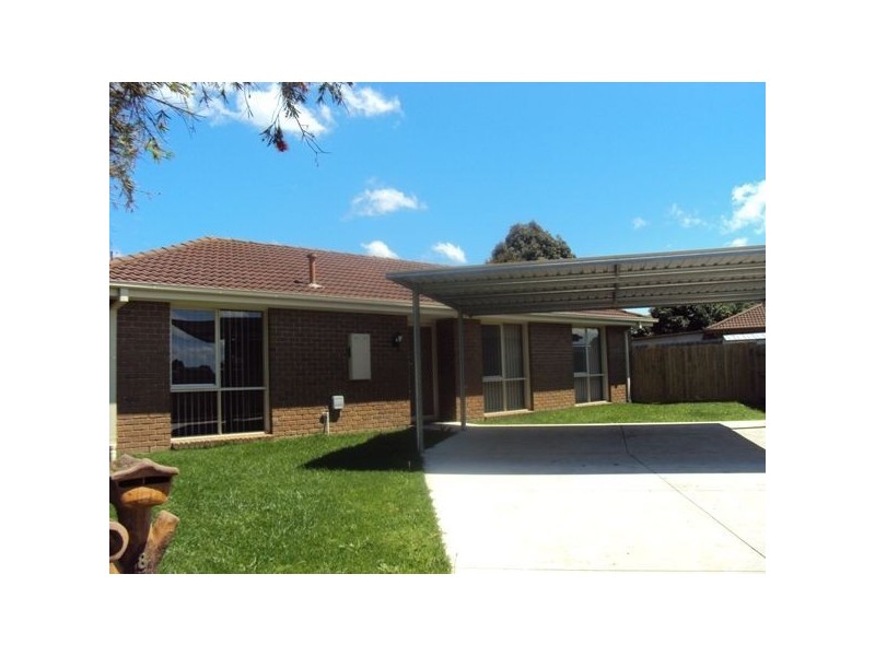 8 Rose Lane, Cranbourne VIC 3977