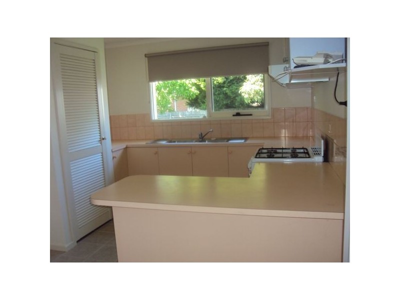 8 Rose Lane, Cranbourne VIC 3977