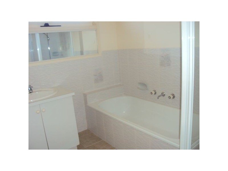 8 Rose Lane, Cranbourne VIC 3977