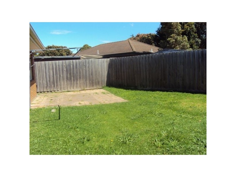 8 Rose Lane, Cranbourne VIC 3977