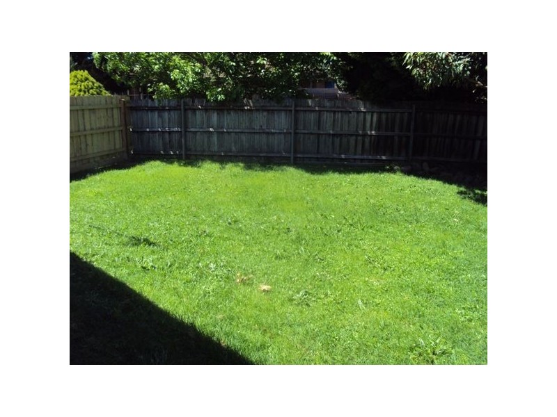 8 Rose Lane, Cranbourne VIC 3977