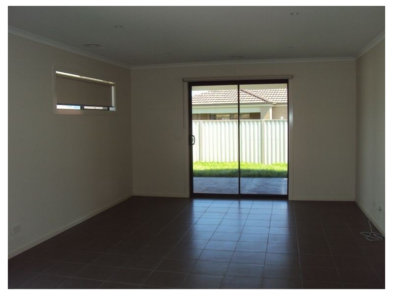 33 Serenity Street, Pakenham VIC 3810