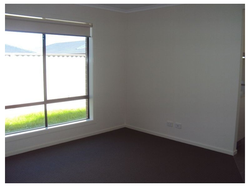 33 Serenity Street, Pakenham VIC 3810