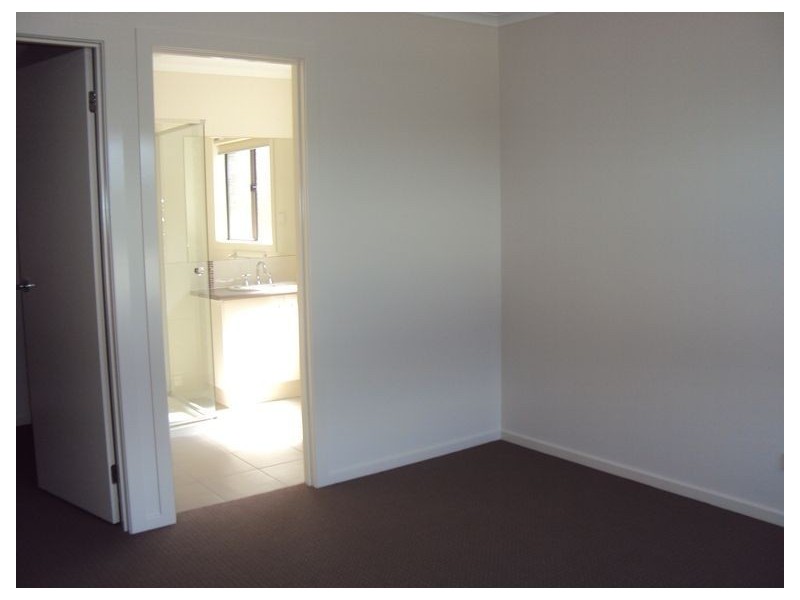 33 Serenity Street, Pakenham VIC 3810