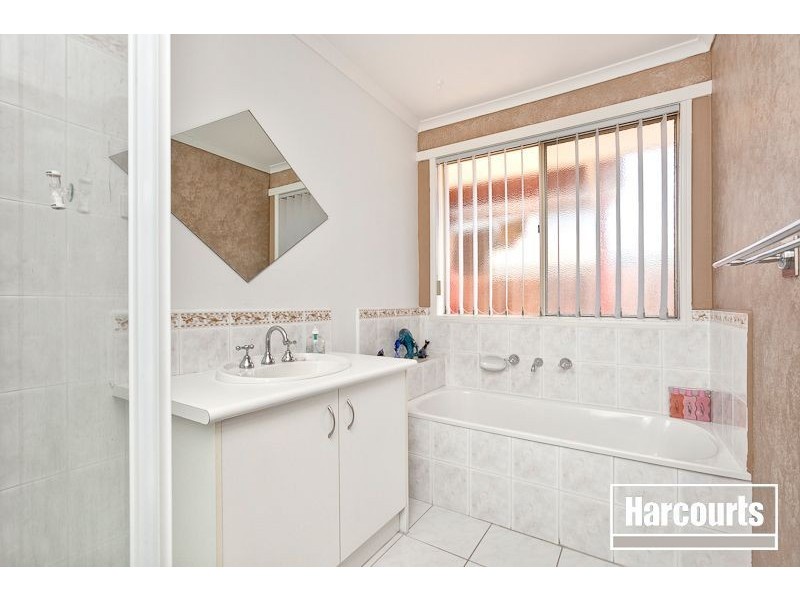 12 Kells Close, Cranbourne East VIC 3977
