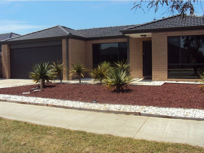 85 Calais Circuit, Cranbourne VIC 3977