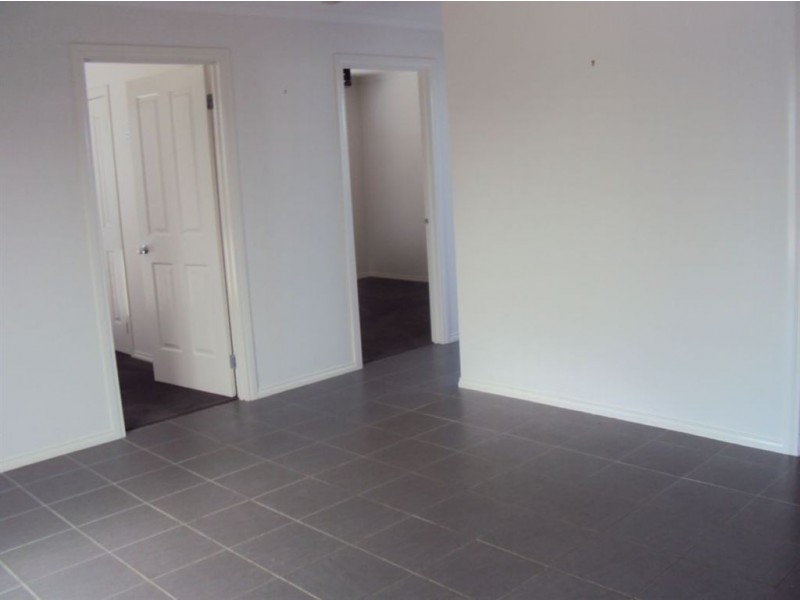 85 Calais Circuit, Cranbourne VIC 3977