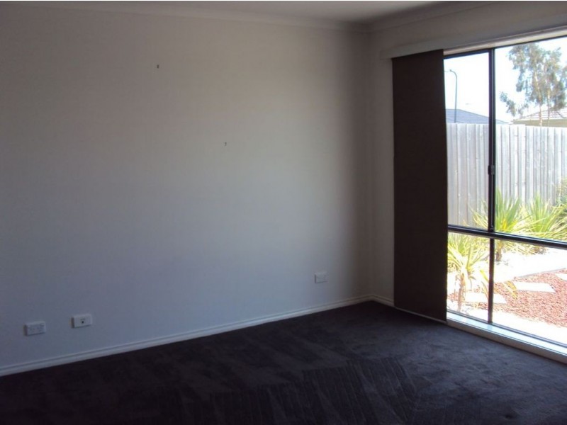 85 Calais Circuit, Cranbourne VIC 3977