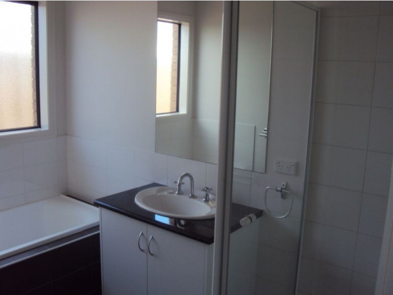 85 Calais Circuit, Cranbourne VIC 3977