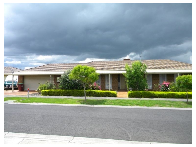 13 Kells Close, Cranbourne East VIC 3977
