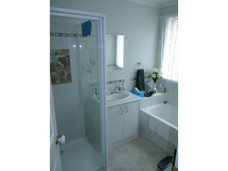 13 Kells Close, Cranbourne East VIC 3977