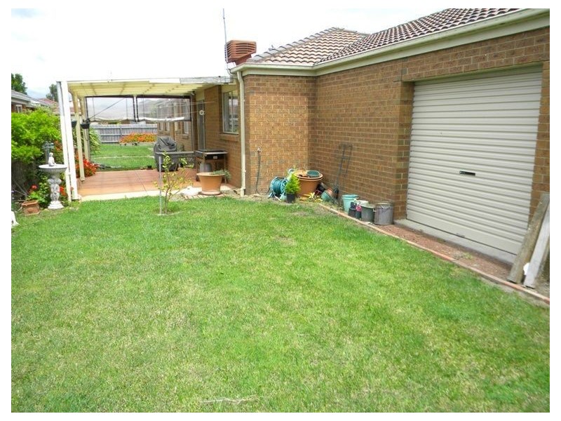 13 Kells Close, Cranbourne East VIC 3977