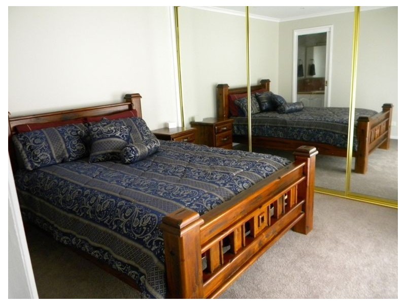 83 Lesdon Avenue, Cranbourne VIC 3977