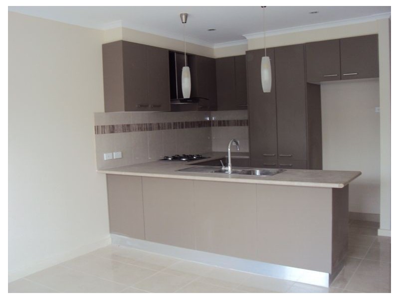 2/4 Fairbairn Road, Cranbourne VIC 3977