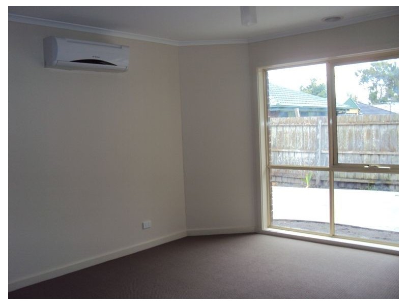 2/4 Fairbairn Road, Cranbourne VIC 3977