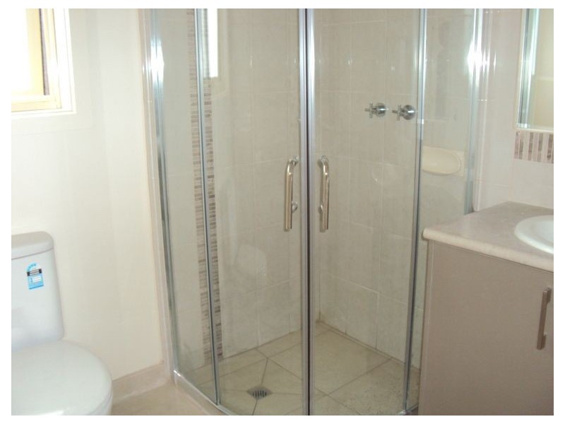 2/4 Fairbairn Road, Cranbourne VIC 3977