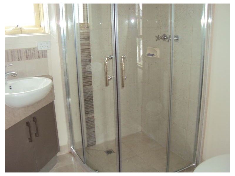 2/4 Fairbairn Road, Cranbourne VIC 3977