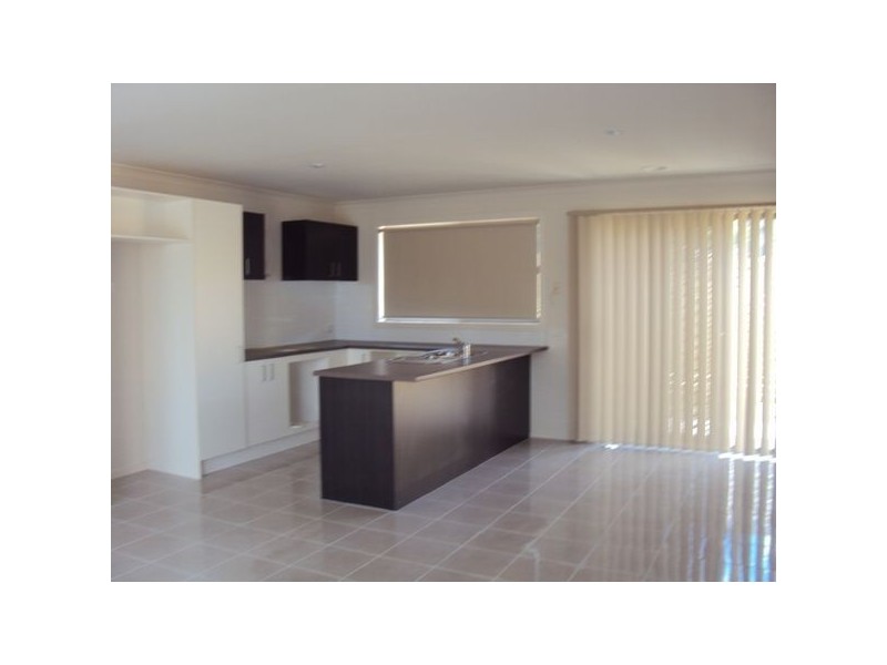 1/50 Pomergrante Way, Pakenham VIC 3810