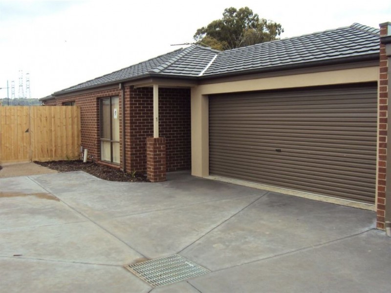 1/50 Pomergrante Way, Pakenham VIC 3810