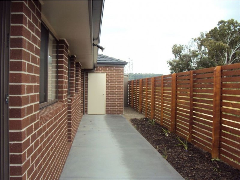 1/50 Pomergrante Way, Pakenham VIC 3810