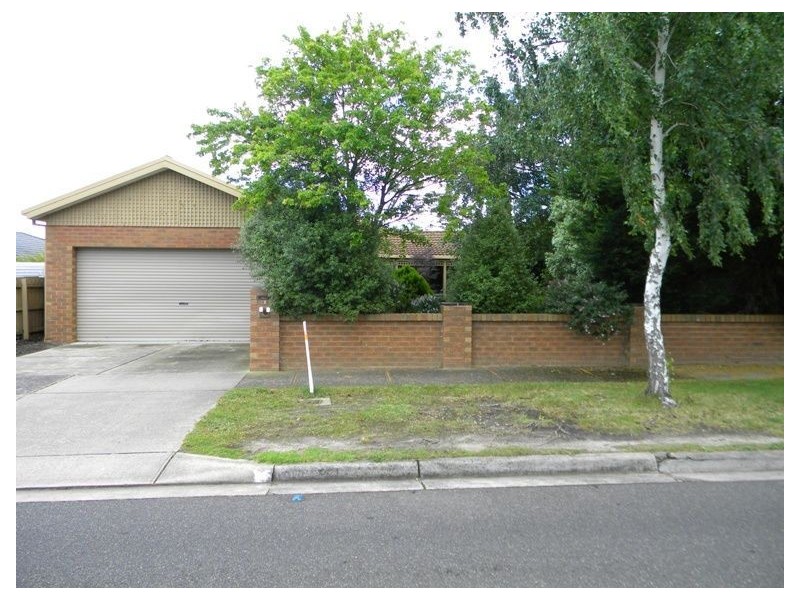 82 Waverley Park Drive, Cranbourne North VIC 3977