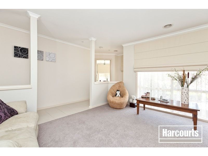 10 Gallop Close, Cranbourne East VIC 3977