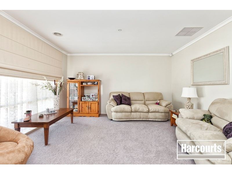 10 Gallop Close, Cranbourne East VIC 3977