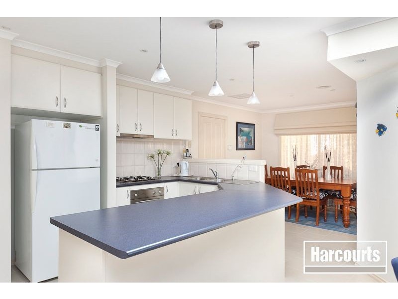 10 Gallop Close, Cranbourne East VIC 3977