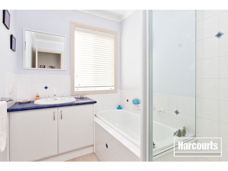 10 Gallop Close, Cranbourne East VIC 3977