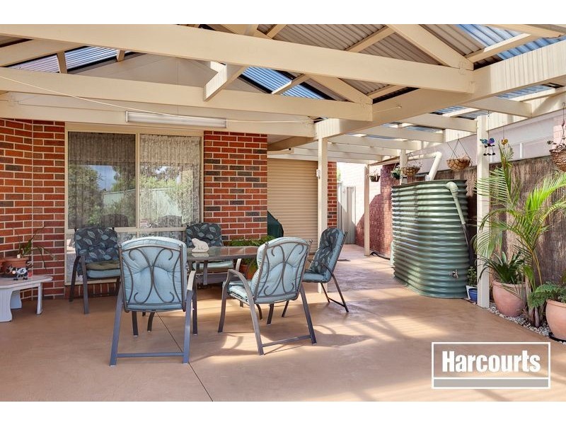 10 Gallop Close, Cranbourne East VIC 3977