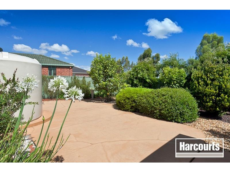 10 Gallop Close, Cranbourne East VIC 3977