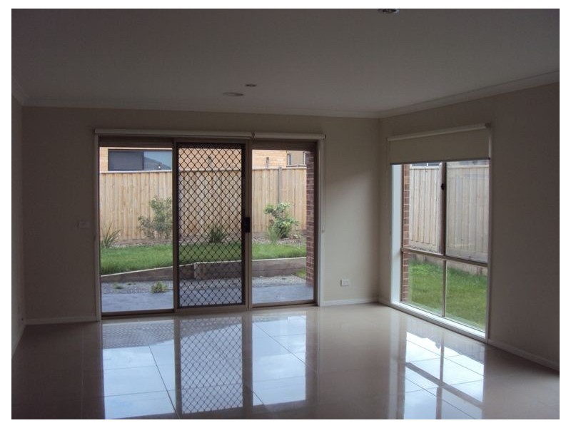 29 Evesham Street, Cranbourne North VIC 3977