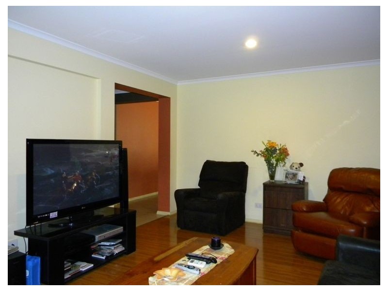 6 Blainroe Crescent, Cranbourne VIC 3977