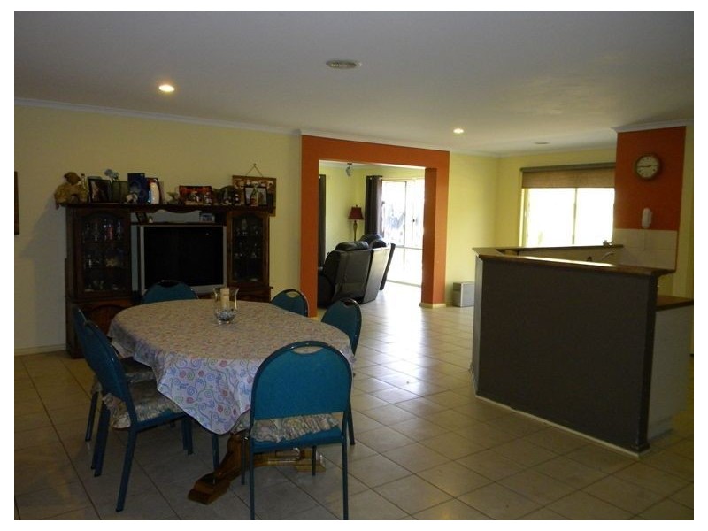 6 Blainroe Crescent, Cranbourne VIC 3977