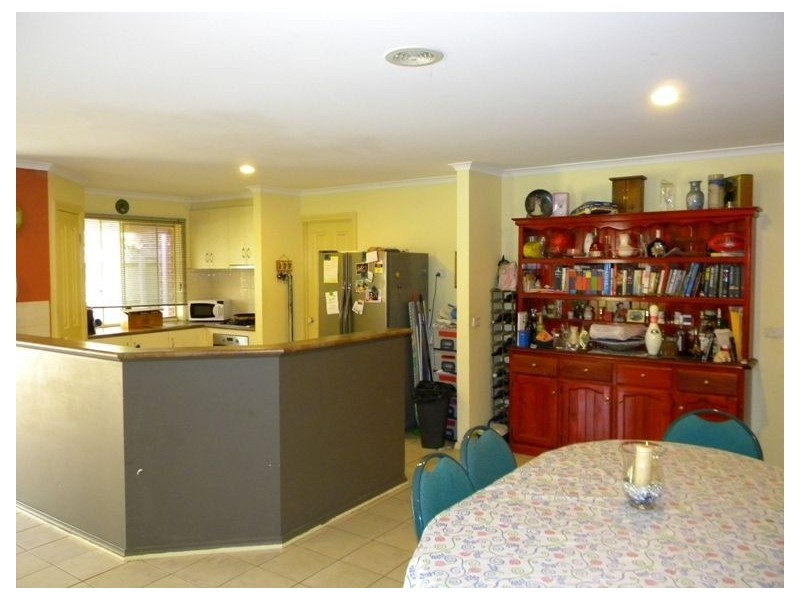 6 Blainroe Crescent, Cranbourne VIC 3977