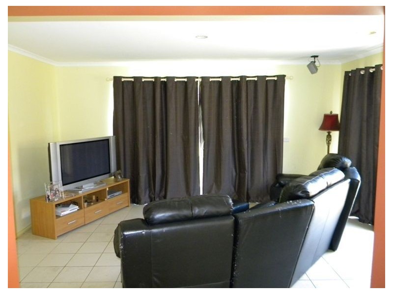 6 Blainroe Crescent, Cranbourne VIC 3977