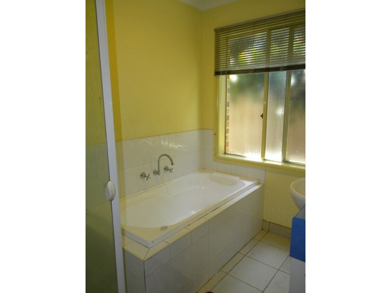 6 Blainroe Crescent, Cranbourne VIC 3977