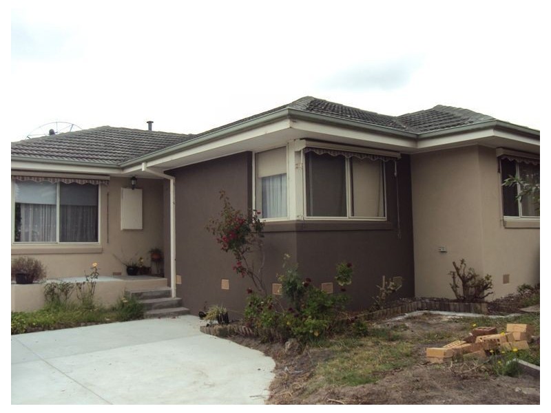 1/4 Fairbairn Road, Cranbourne VIC 3977