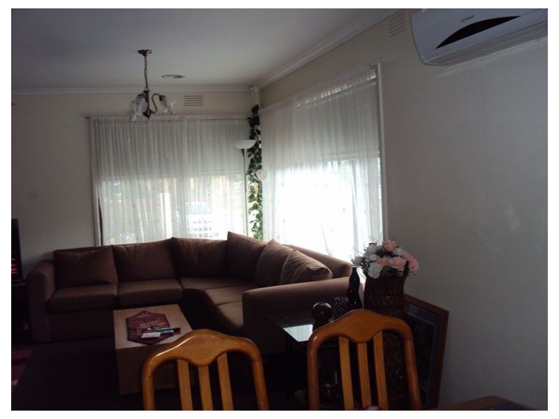 1/4 Fairbairn Road, Cranbourne VIC 3977