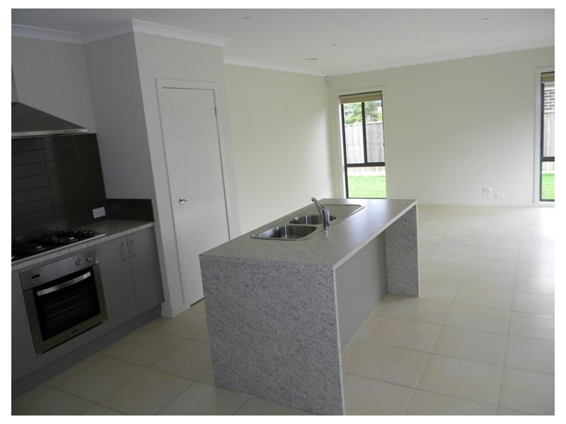 33 Premier Drive, Berwick VIC 3806